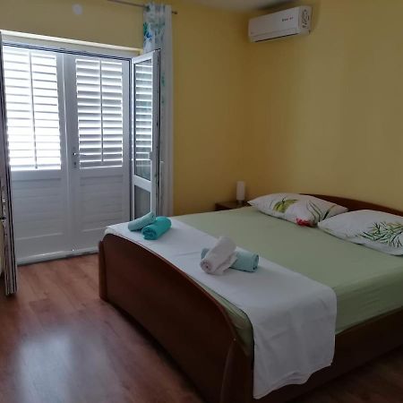 Guest House Lucija Makarska Bagian luar foto